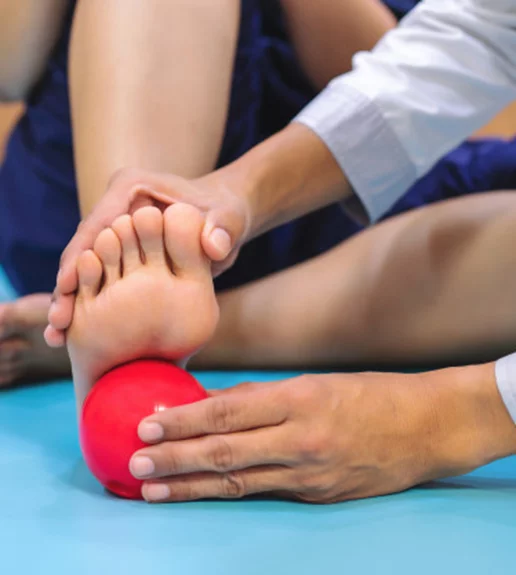 physical therapists are giving advice patients using ball reduce pain soles feet